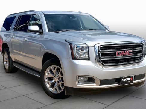 Used 2017 GMC Yukon XL SLT w/ Open Road Package RWD image 2