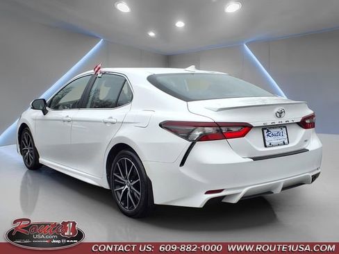 Used 2023 Toyota Camry SE image 6