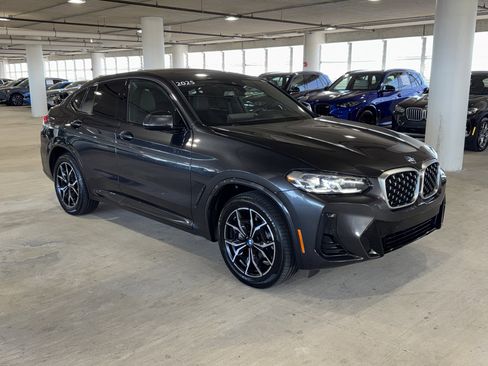 Used 2025 BMW X4 xDrive30i image 2