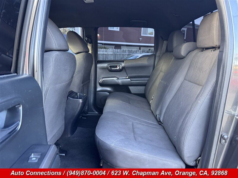 Used 2018 Toyota Tacoma TRD Off-Road w/ Technology Package AWD/4WD image 9