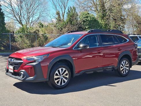 Used 2025 Subaru Outback Premium image 3