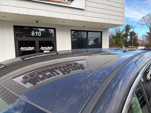 Used 2023 Chrysler Pacifica Touring-L image 11