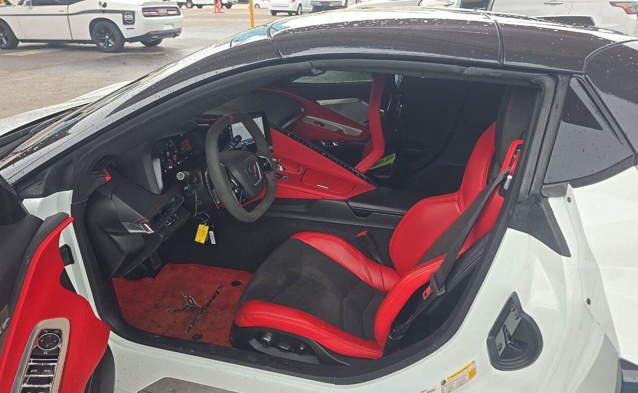 Used 2024 Chevrolet Corvette Stingray Preferred Conv w/ 2LT RWD image 4
