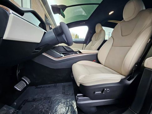 Used 2022 Tesla Model X image 24