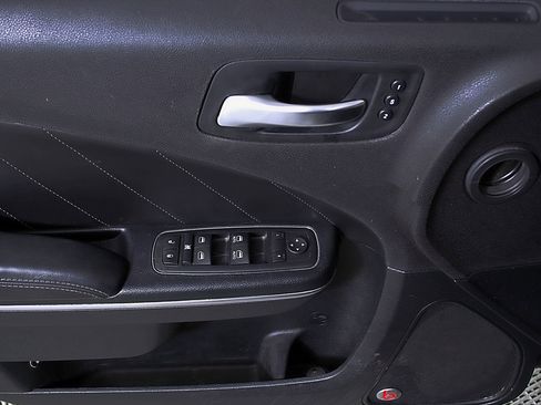 Used 2015 Dodge Charger R/T image 17