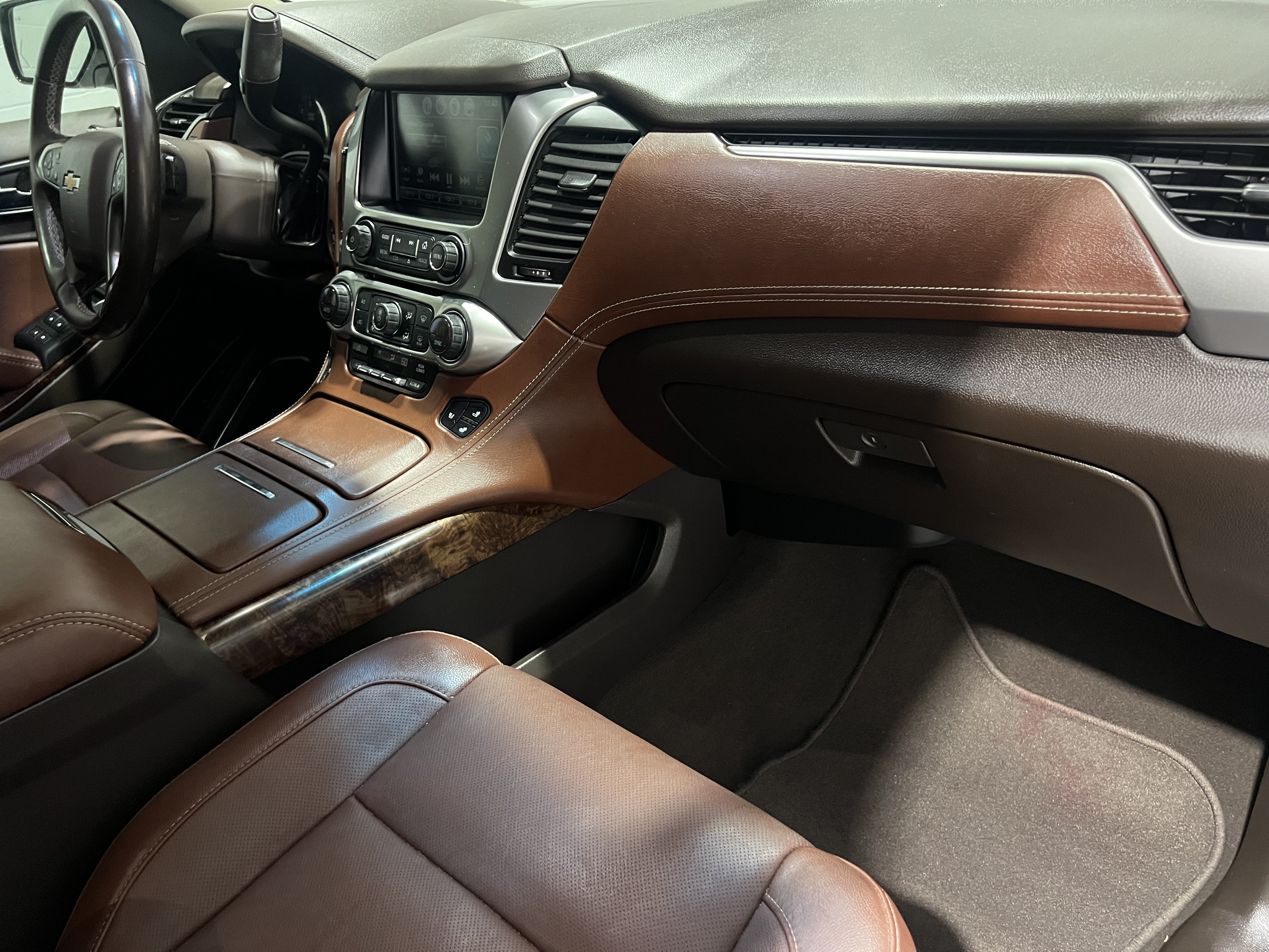 Used 2019 Chevrolet Suburban Premier AWD/4WD image 25