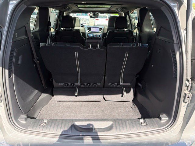 Certified 2025 Chrysler Pacifica Limited AWD/4WD image 12