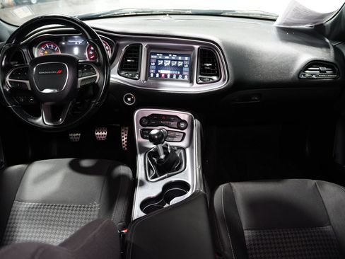 Used 2019 Dodge Challenger R/T image 10