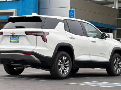 New 2026 Chevrolet Equinox LT image 3