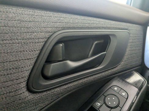 Used 2023 Nissan Rogue S AWD/4WD image 40