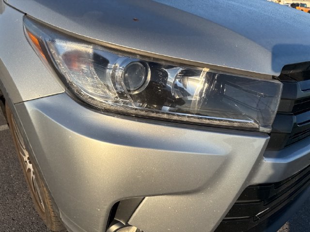 Used 2017 Toyota Highlander SE AWD/4WD image 12