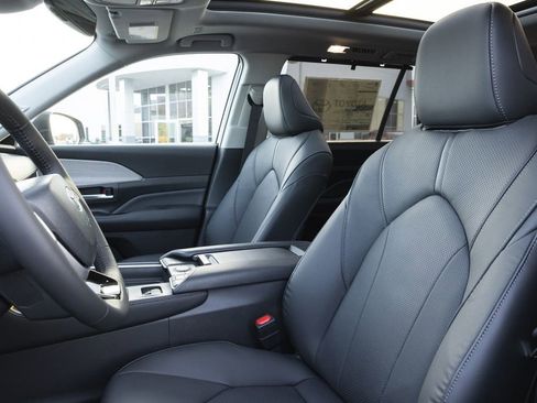 New 2026 Toyota Grand Highlander Limited image 8