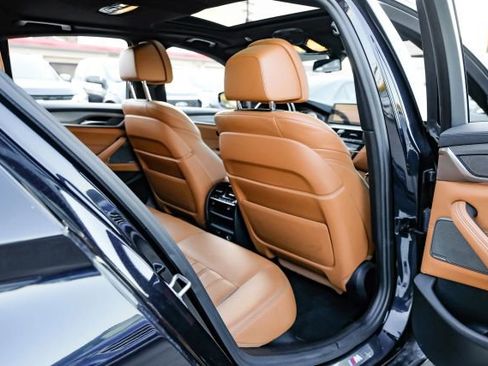 Used 2018 BMW M550i xDrive image 46