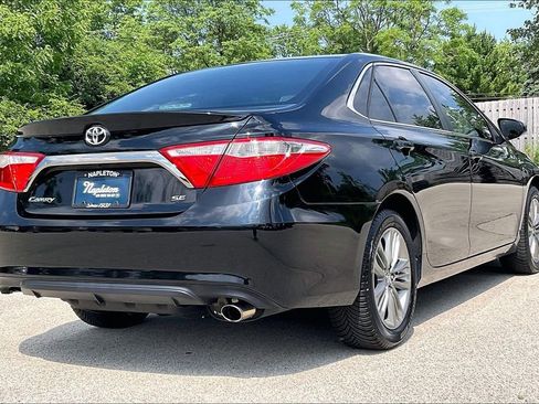 Used 2017 Toyota Camry SE w/ Moonroof Package FWD image 12
