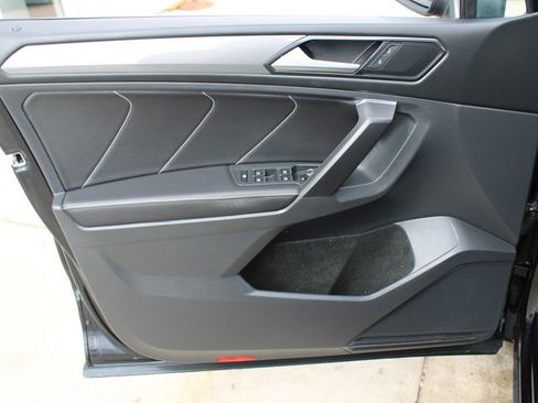 Certified 2023 Volkswagen Tiguan SE image 9