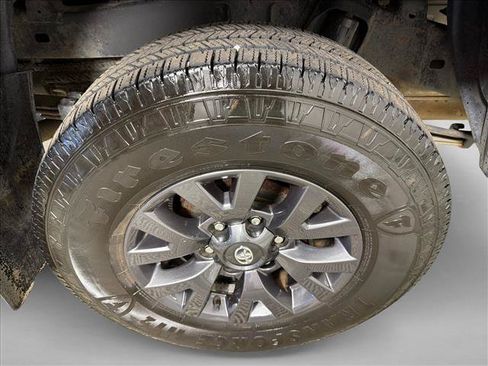 Used 2021 Toyota Tacoma SR5 AWD/4WD image 17