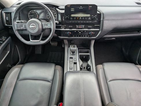 Used 2023 Nissan Pathfinder SL w/ Black Appearance Package FWD image 9