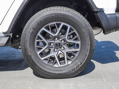 New 2026 Jeep Wrangler Unlimited Sahara AWD/4WD image 12