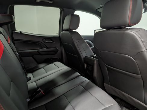 Used 2024 Chevrolet Colorado Z71 w/ Z71 Convenience Package 2 image 17