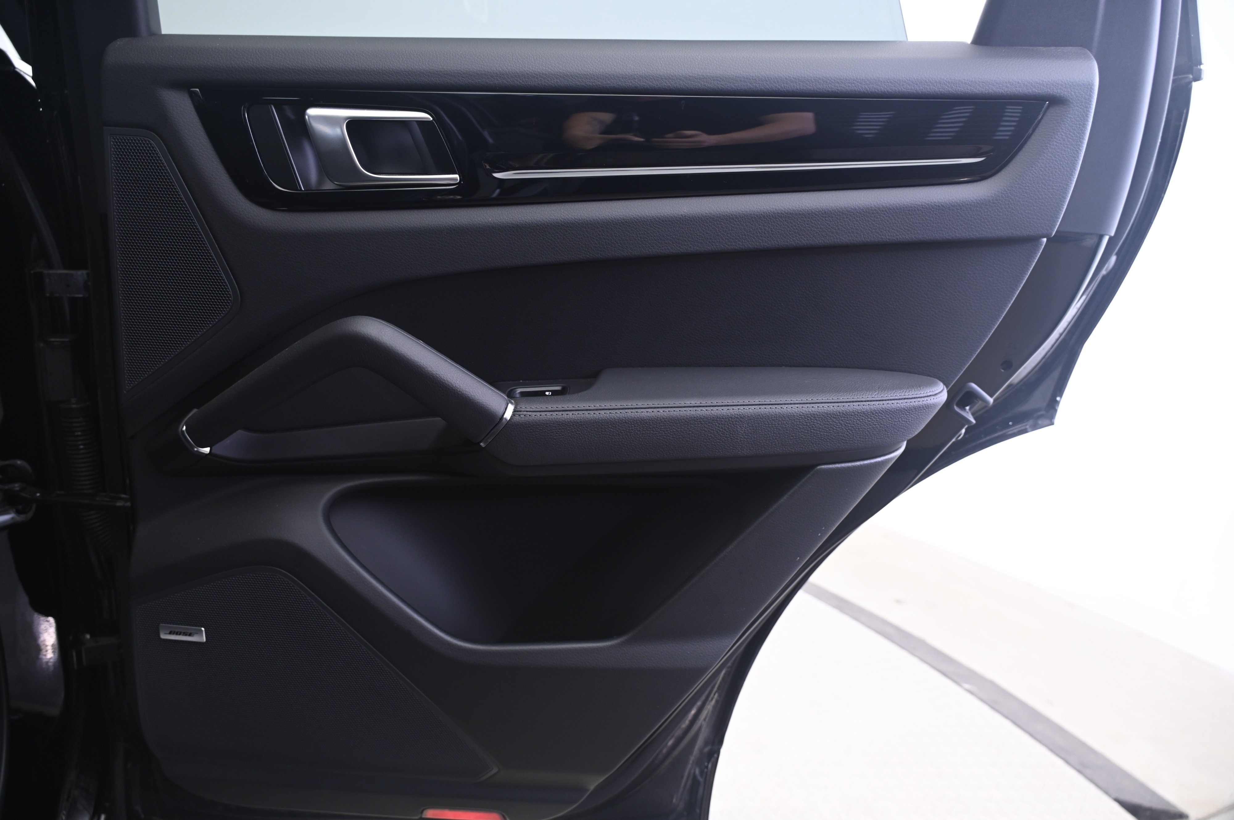 Certified 2023 Porsche Cayenne AWD/4WD image 16