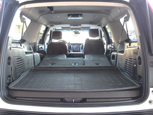 Used 2019 Cadillac Escalade ESV Premium Luxury image 16