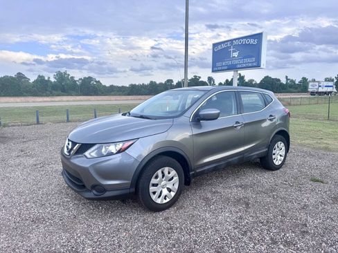 Used 2018 Nissan Rogue Sport S FWD image 2