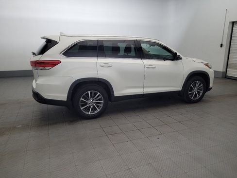 Used 2019 Toyota Highlander XLE AWD/4WD image 10