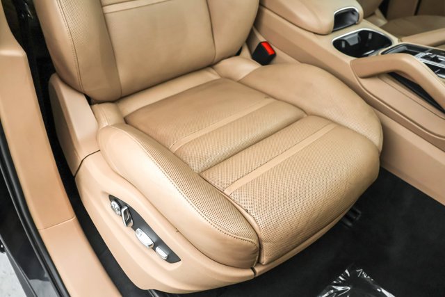 Used 2020 Porsche Cayenne AWD/4WD image 29