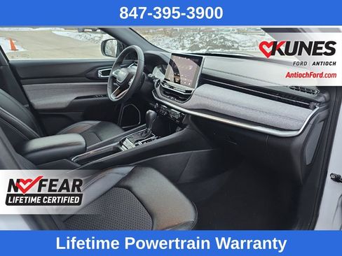 Used 2024 Jeep Compass Latitude image 30