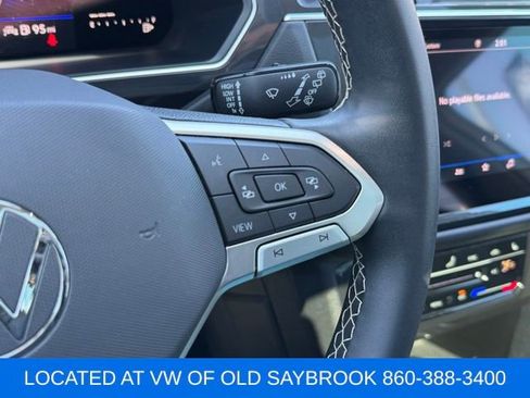 Used 2022 Volkswagen Tiguan SE w/ Panoramic Sunroof Package image 39