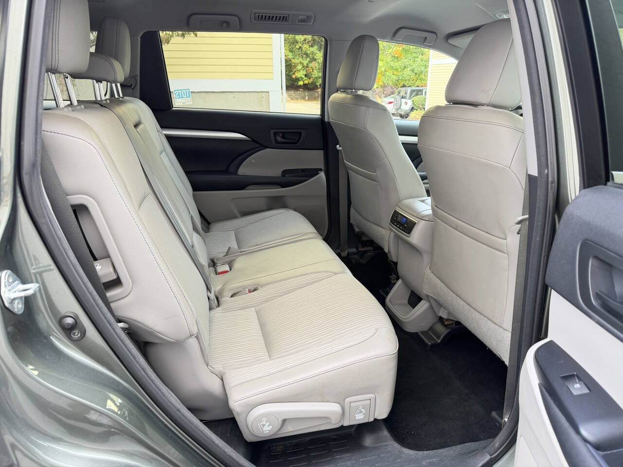 Used 2016 Toyota Highlander Plus AWD/4WD image 17