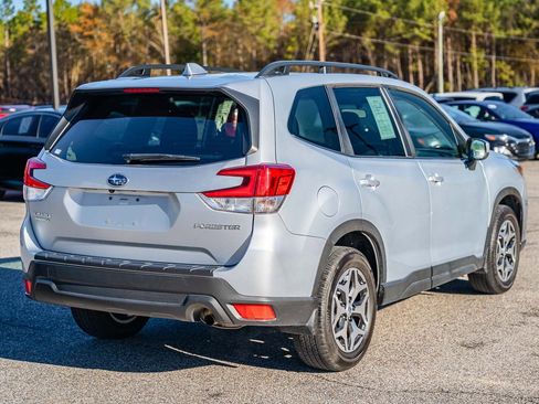 Used 2023 Subaru Forester Premium image 7