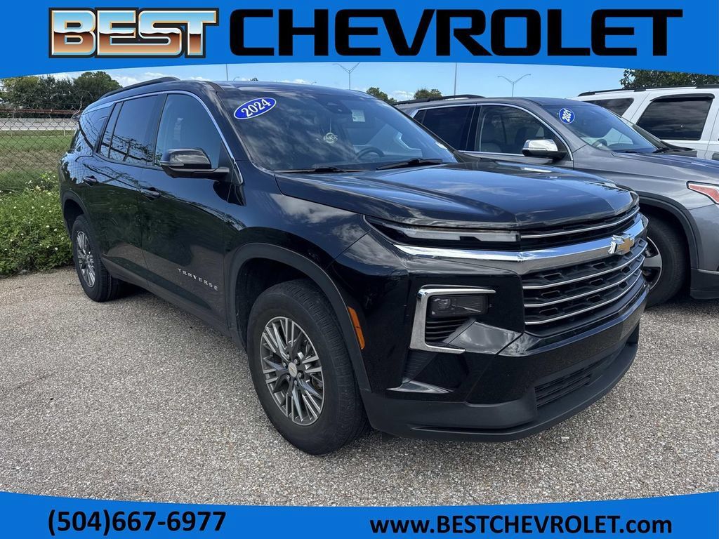 Used 2024 Chevrolet Traverse LT FWD image 1