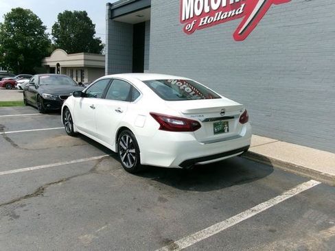 Used 2017 Nissan Altima 2.5 SR FWD image 8
