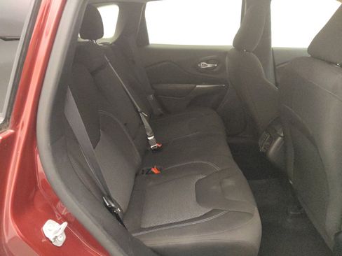 Used 2021 Jeep Cherokee Latitude FWD image 19