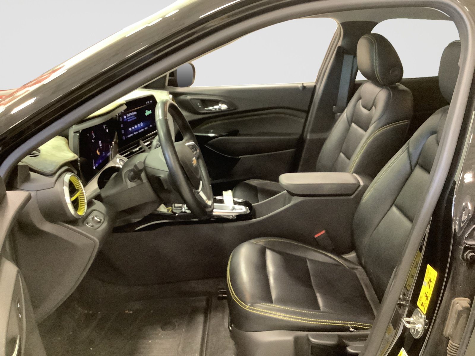 Used 2024 Chevrolet Trax LT w/ Driver Confidence Package FWD image 11