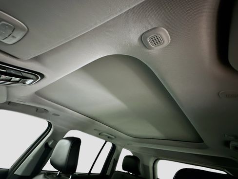 Used 2023 Jeep Grand Cherokee 4WD 4xe w/ Luxury Tech Group II image 27