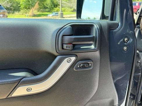 Used 2017 Jeep Wrangler Unlimited Sahara w/ Quick Order Package 24E Chief AWD/4WD image 15