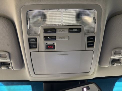 Used 2016 Toyota Avalon Limited image 43