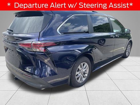 Used 2022 Toyota Sienna XLE AWD/4WD image 4