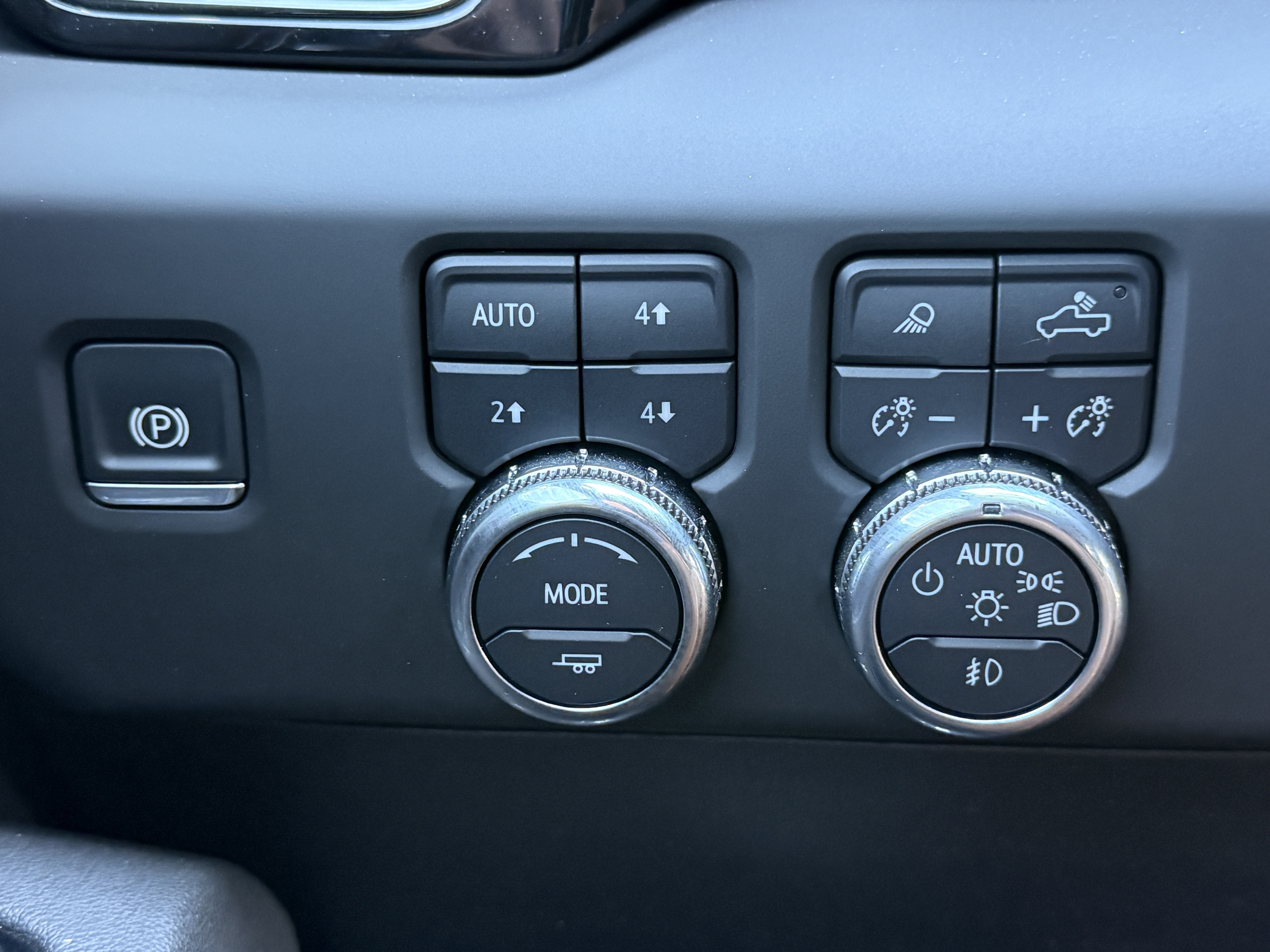 Used 2025 GMC Sierra 2500 AT4 w/ AT4 Premium Plus Package AWD/4WD image 22