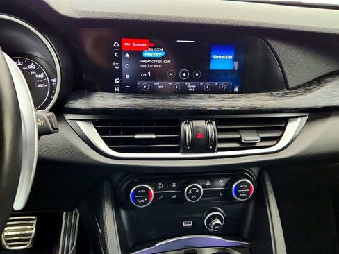 Used 2022 Alfa Romeo Stelvio Sprint image 17
