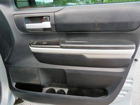 Used 2018 Toyota Tundra SR5 w/ SR5 Upgrade Package image 33