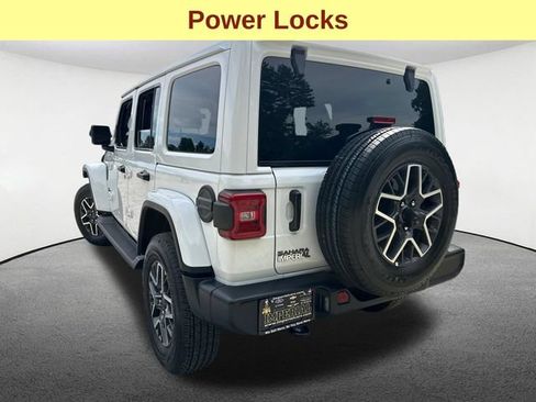 Used 2026 Jeep Wrangler Unlimited Sahara AWD/4WD image 10