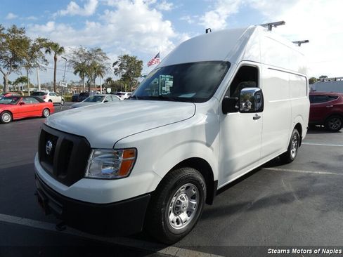 Used 2021 Nissan NV 3500 SV image 3