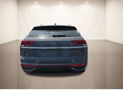 Used 2021 Volkswagen Atlas Cross Sport SE w/ Panoramic Sunroof Package image 8