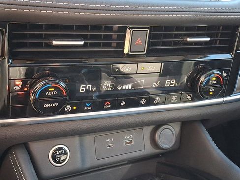 Used 2023 Nissan Rogue SL w/ SL Premium Package image 17