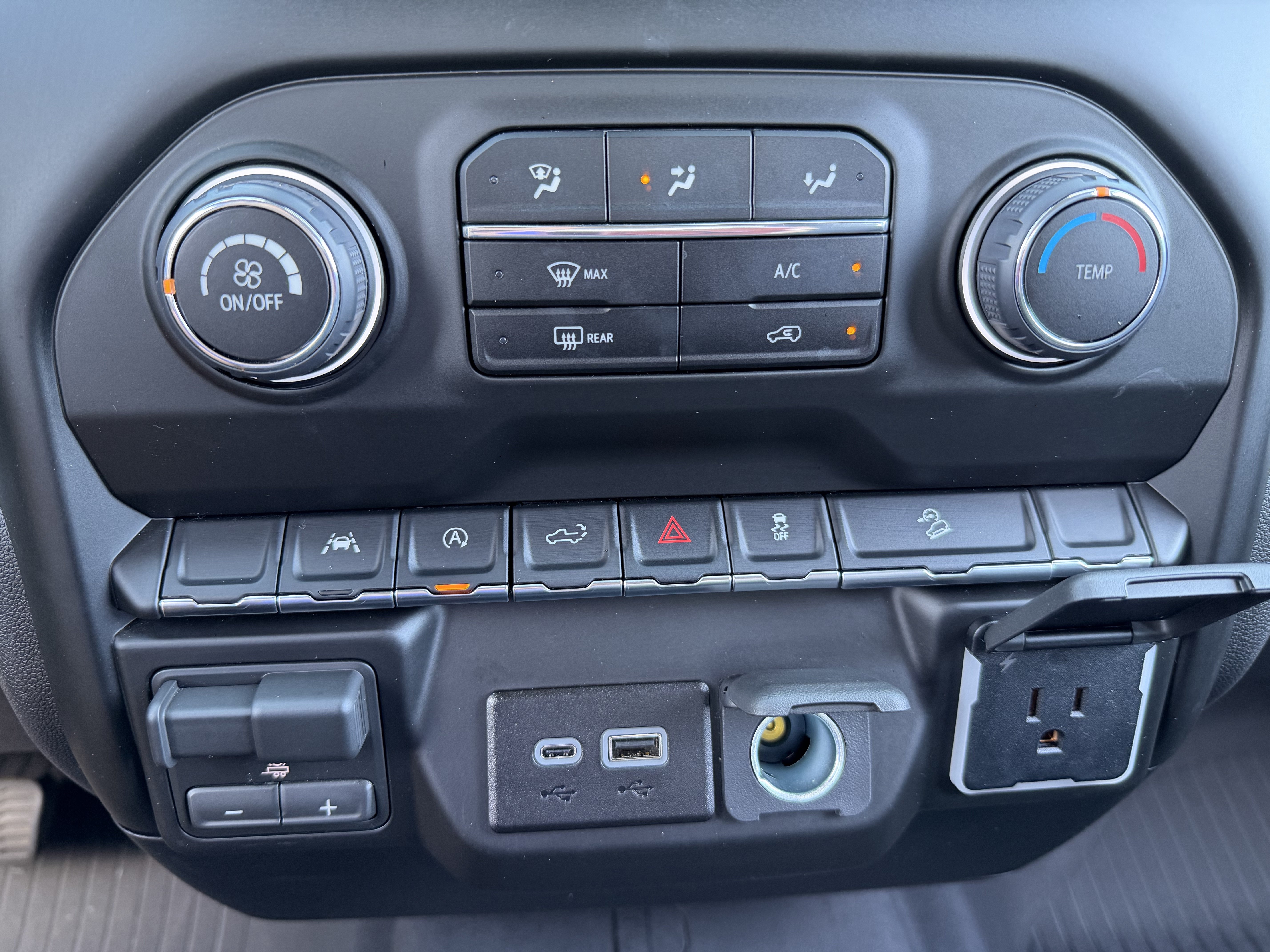Used 2026 Chevrolet Silverado 1500 Custom Trail Boss w/ Dark Appearance Package AWD/4WD image 22