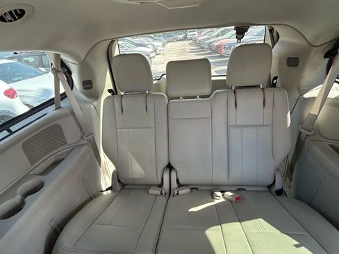 Used 2011 Chrysler Town & Country Touring-L w/ Entertainment Group #2 image 10