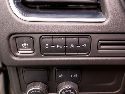 Used 2021 Chevrolet Suburban LT w/ Rear Media and Nav Package RWD image 29